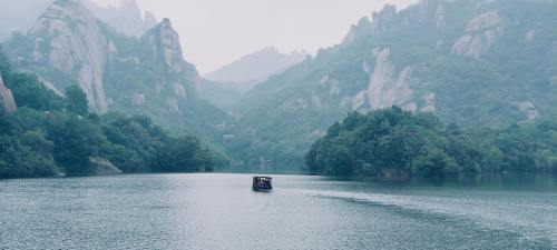 轻舟已过万重山