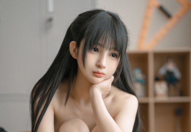沉思中的少女