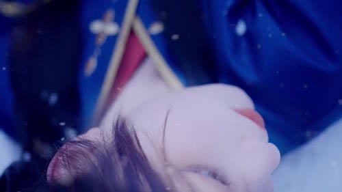 物是人非事事休,欲语泪先流。