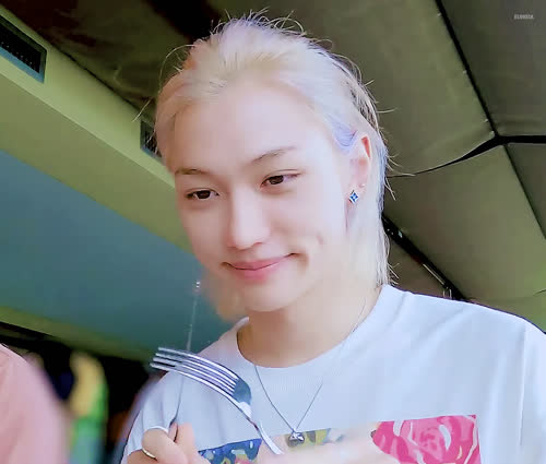 李龙馥—吃饭菲菲