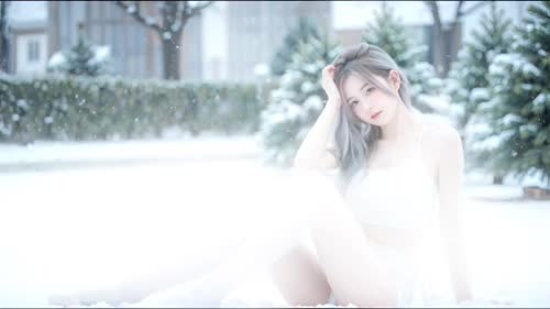 Sky 雪地少女