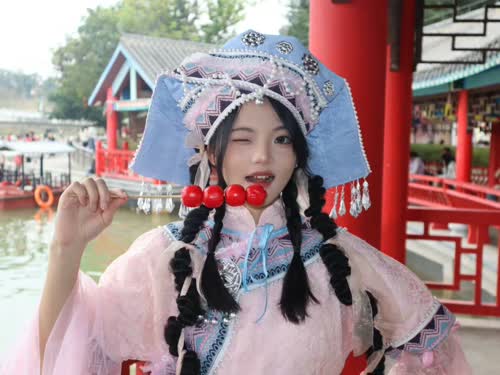 她