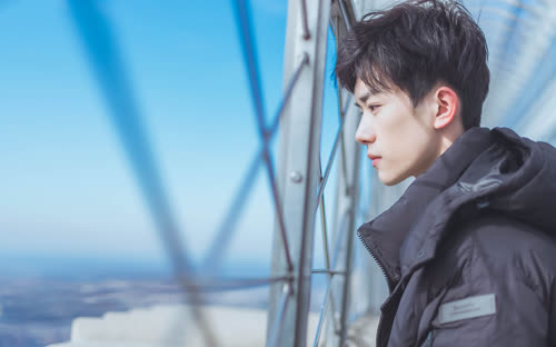 易烊千玺元旦快乐呀